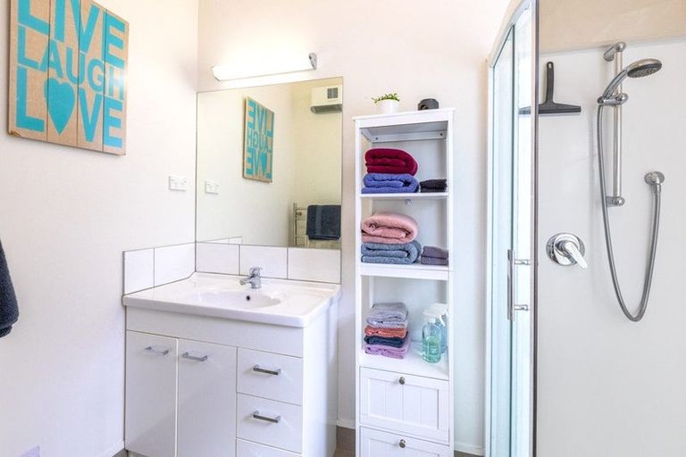 Photo of property in 114 Avondale Road, Taradale, Napier, 4112