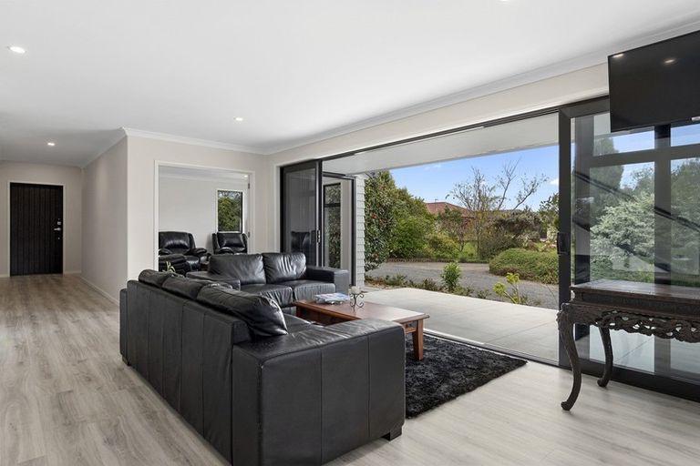 Photo of property in 37 Bert Wall Drive, Omokoroa, 3114