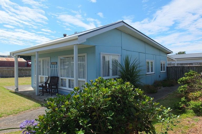 Photo of property in 13 Barber Street, Foxton Beach, Foxton, 4815