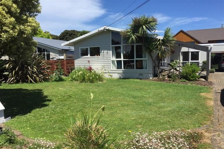 Photo of property in 62 Ngaio Road, Waikanae, 5036