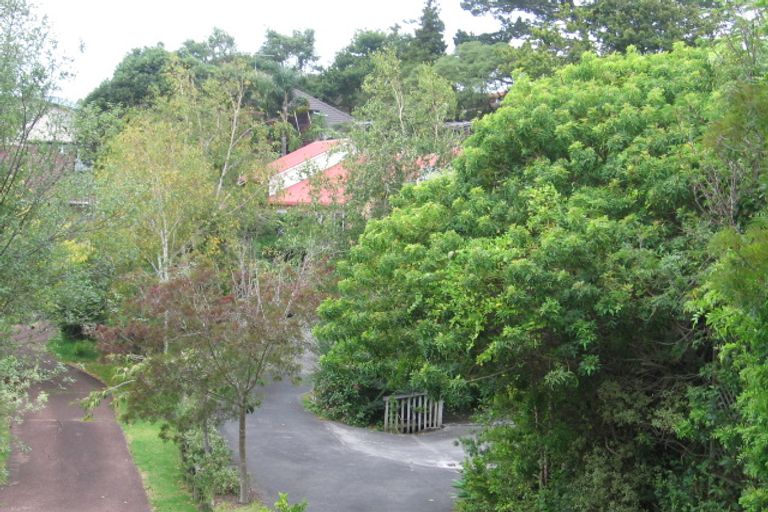Photo of property in 2/8 Rossmore Terrace, Murrays Bay, Auckland, 0630