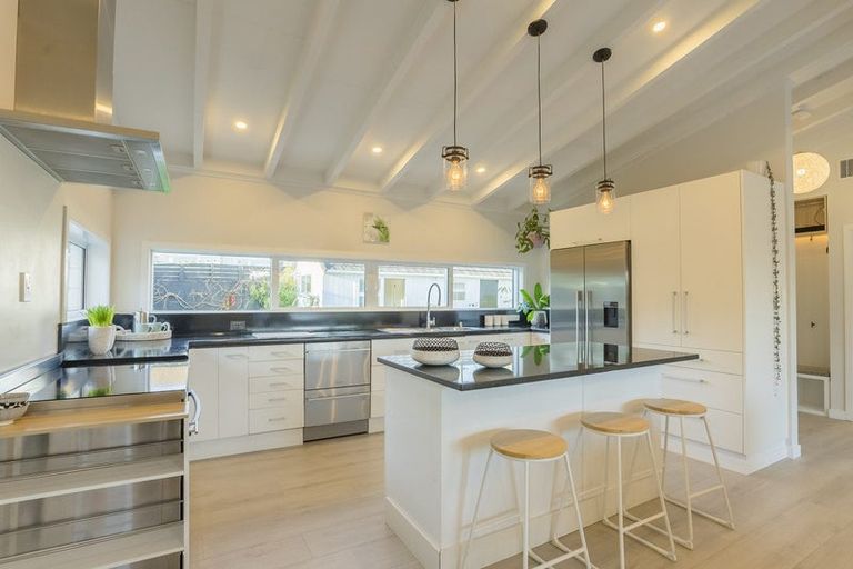 Photo of property in 301 Te Moana Road, Waikanae, 5036