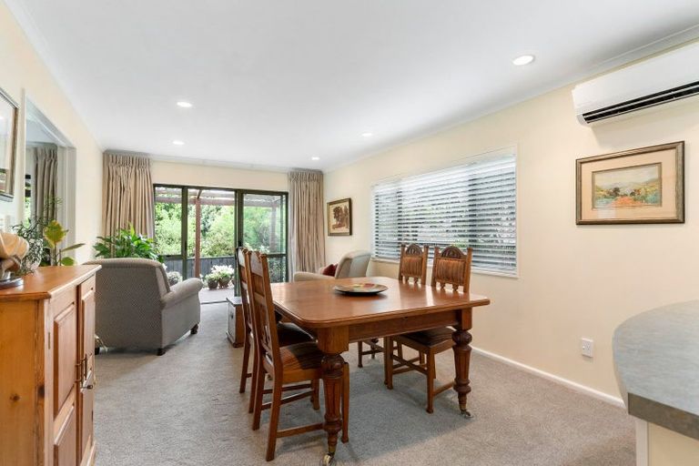 Photo of property in 2/52 Uxbridge Road, Mellons Bay, Auckland, 2014