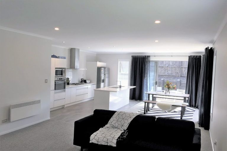 Photo of property in 2 Huarahi Pai Road, Huapai, Kumeu, 0810