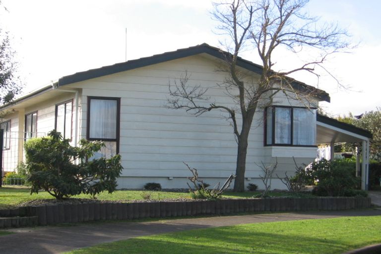 Photo of property in 2 Bevan Place, Cloverlea, Palmerston North, 4412