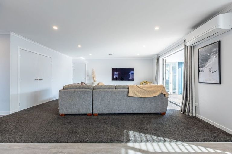 Photo of property in 30 Freedom Drive, Kelvin Grove, Palmerston North, 4414