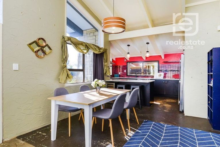 Photo of property in 18 Walter Strevens Drive, Conifer Grove, Takanini, 2112