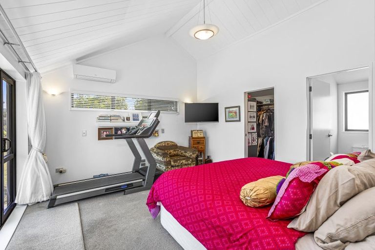 Photo of property in 73 Motu Road, Kumeu, 0891