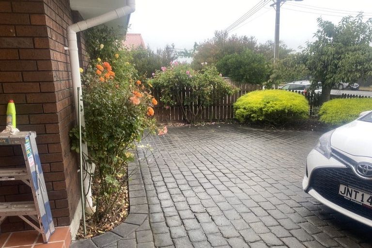 Photo of property in 20 Taupata Street, Redcliffs, Christchurch, 8081