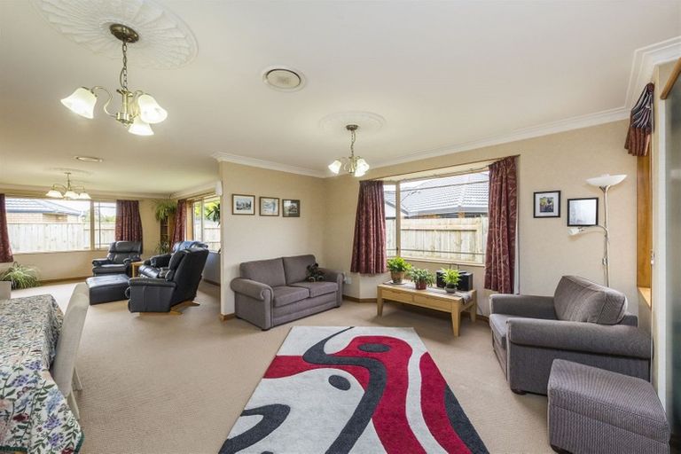 Photo of property in 11 Brookside Close, Highbury, Palmerston North, 4412