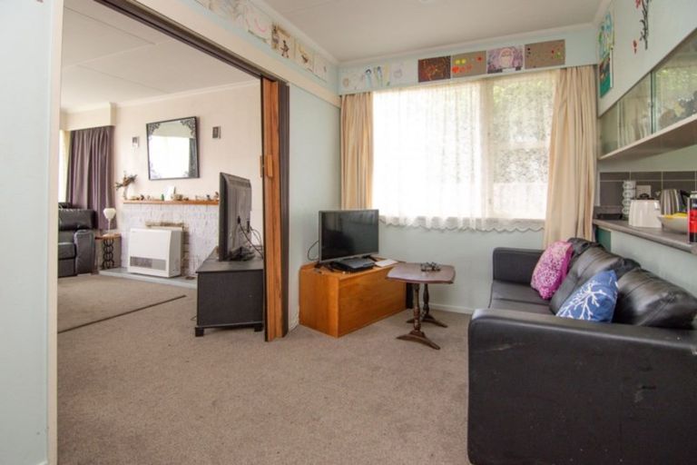 Photo of property in 27 Mokau Place, Terrace End, Palmerston North, 4410
