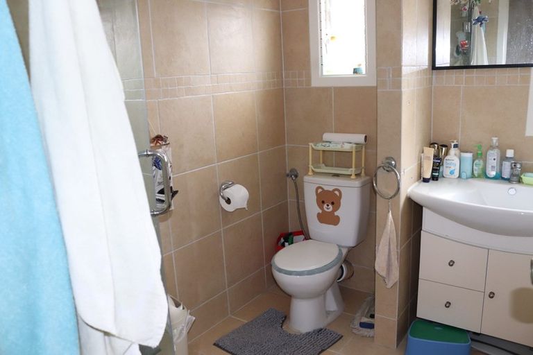 Photo of property in 1/44 College Road, Northcote, Auckland, 0627