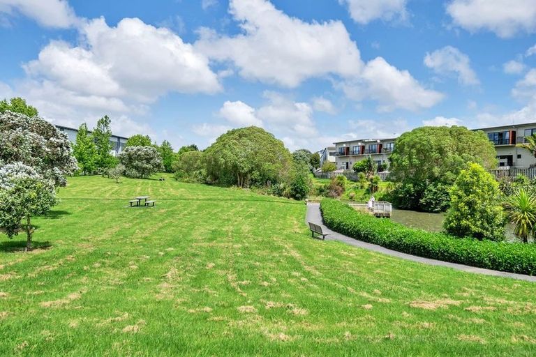 Photo of property in 5/372 Rosedale Road, Rosedale, Auckland, 0632