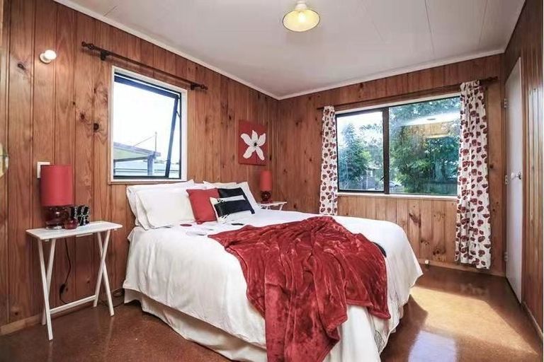 Photo of property in 1/20 Yeovil Road, Te Atatu Peninsula, Auckland, 0610