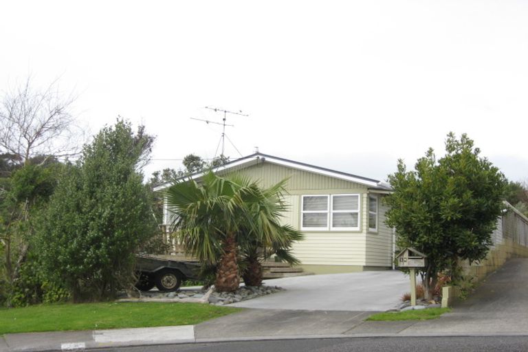 Photo of property in 18 Mckellar Street, Oakura, 4314