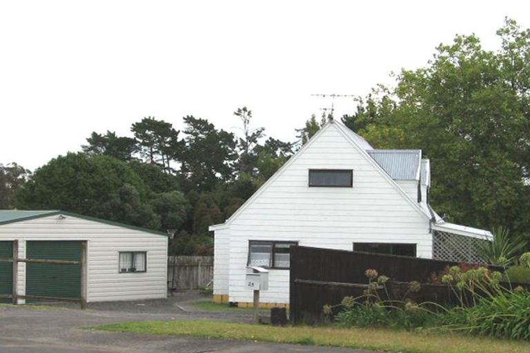 Photo of property in 25 St Margaret Place, West Harbour, Auckland, 0618