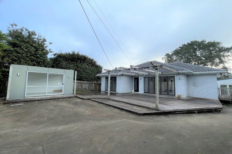 Photo of property in 21 Chilcott Road, Henderson, Auckland, 0612