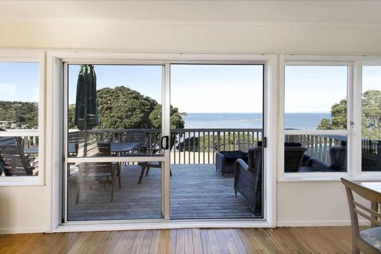 Photo of property in 1009 Whangaparaoa Road, Tindalls Beach, Whangaparaoa, 0930