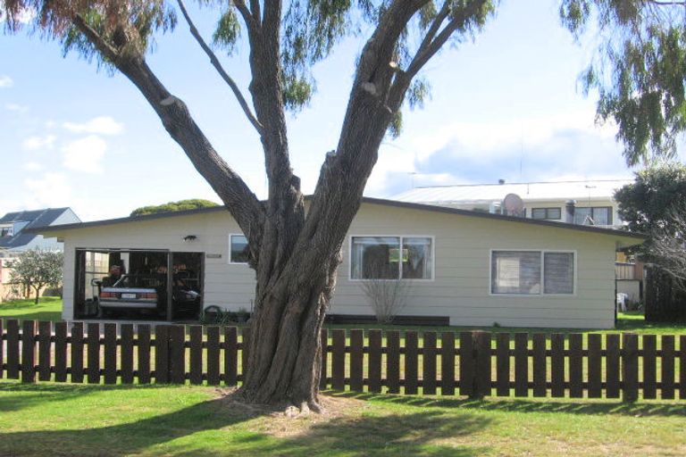 Photo of property in 215 Hauturu Street, Whangamata, 3620