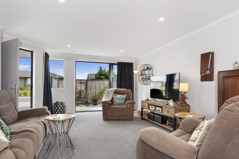 Photo of property in Waterview Estate, 32/4 Greystone Place, Omokoroa, 3114