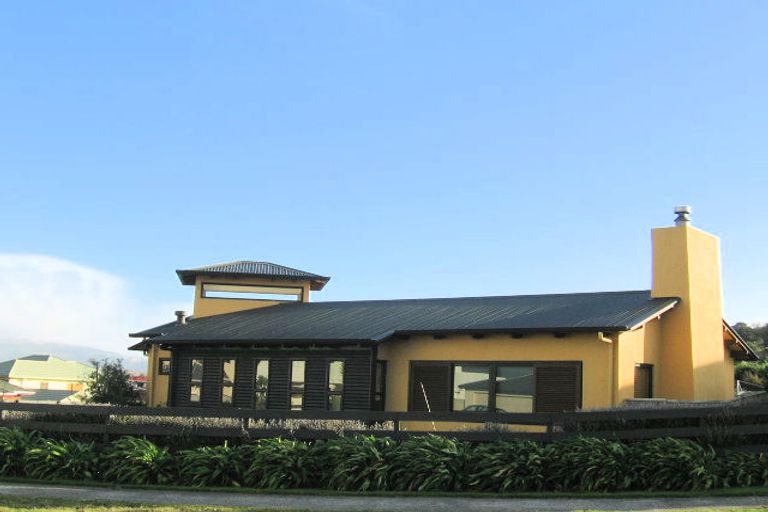 Photo of property in 25 Saint Ives Drive, Camborne, Porirua, 5026