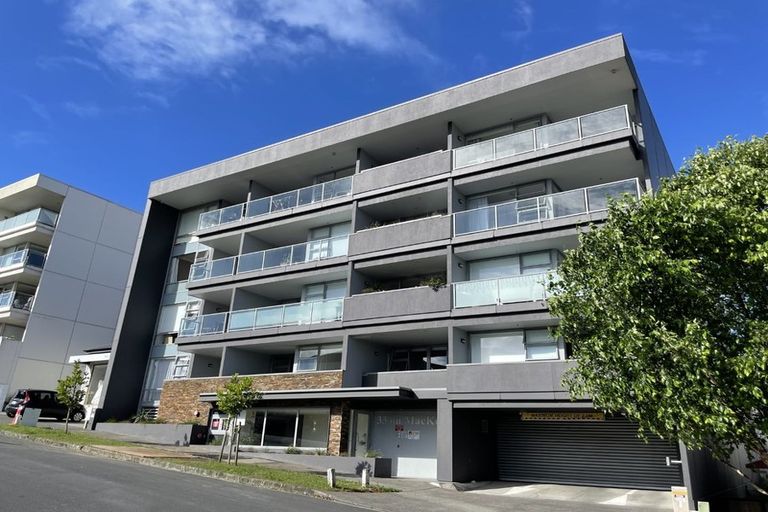 Photo of property in 1h/33 Mackelvie Street, Grey Lynn, Auckland, 1021