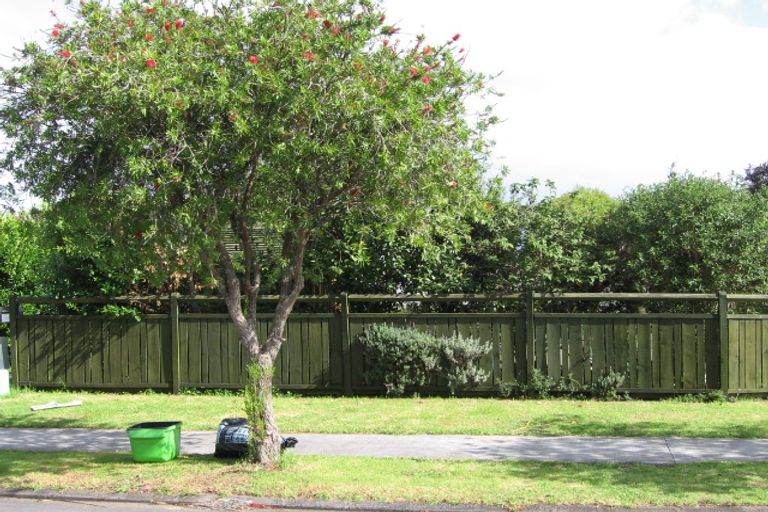 Photo of property in 31 Birman Close, Half Moon Bay, Auckland, 2012