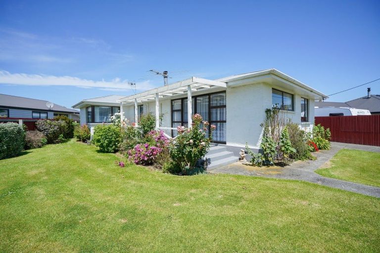 Photo of property in 42 Aloway Street, Wallacetown, 9816