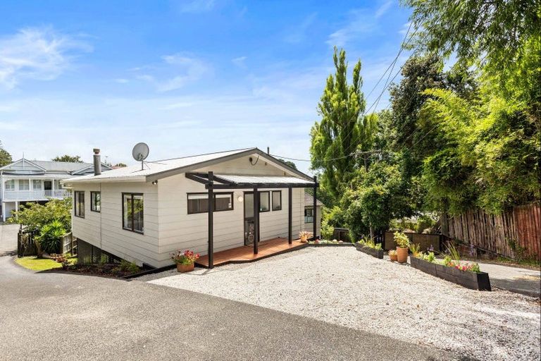 Photo of property in 2/30 Fordham Street, Beach Haven, Auckland, 0626