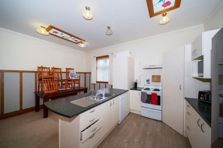 Photo of property in 17 Clifford Street, Hawera, 4610