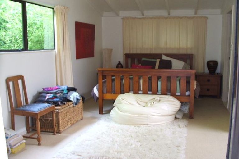 Photo of property in 2/17a Hillcrest Avenue, Hillcrest, Auckland, 0627