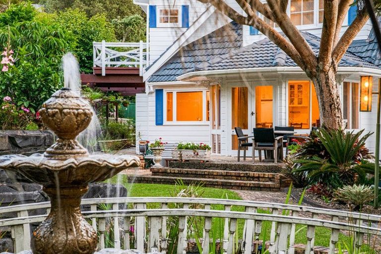 Photo of property in 32 Deane Avenue, Titirangi, Auckland, 0604