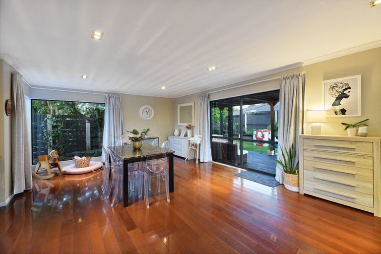 Photo of property in 19 South Kensington Way, Henderson, Auckland, 0612