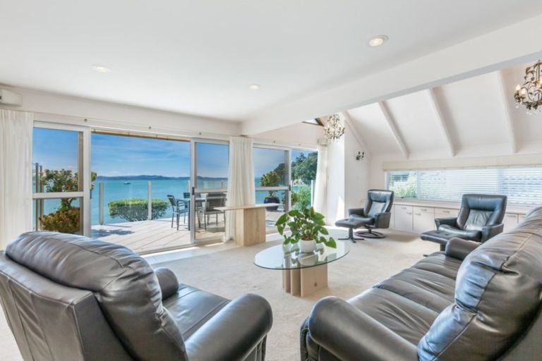 Photo of property in 98 Tindalls Bay Road, Tindalls Beach, Whangaparaoa, 0930