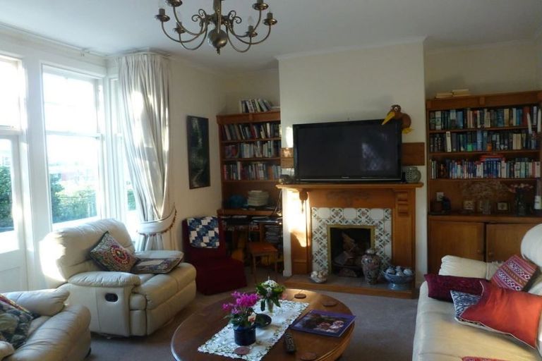 Photo of property in 12 Glasgow Street, Kelburn, Wellington, 6012