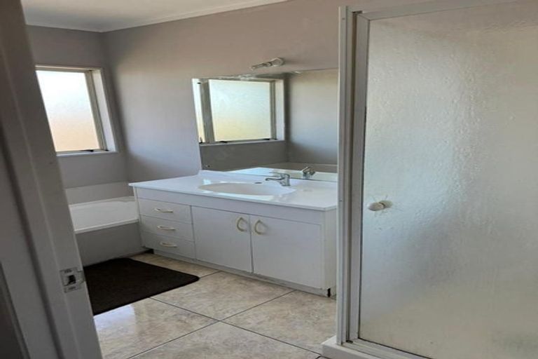 Photo of property in 7/51 Redoubt Road, Goodwood Heights, Auckland, 2105