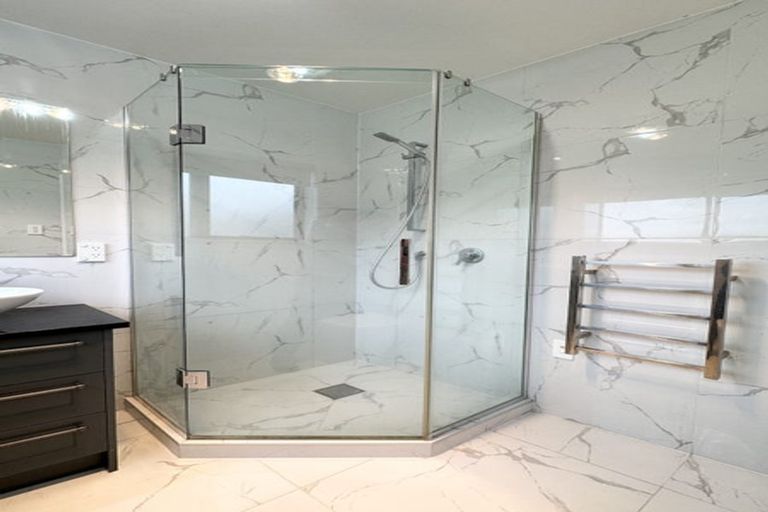 Photo of property in 6c St Catherine Crescent, West Harbour, Auckland, 0618