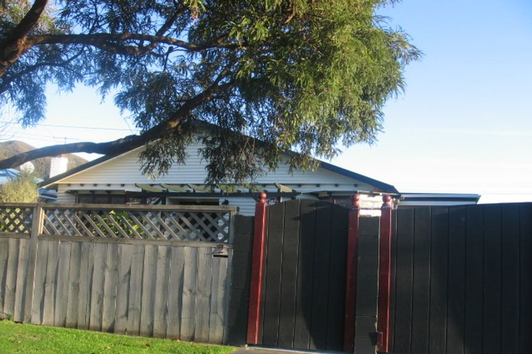 Photo of property in 2 Burnside Street, Waterloo, Lower Hutt, 5011