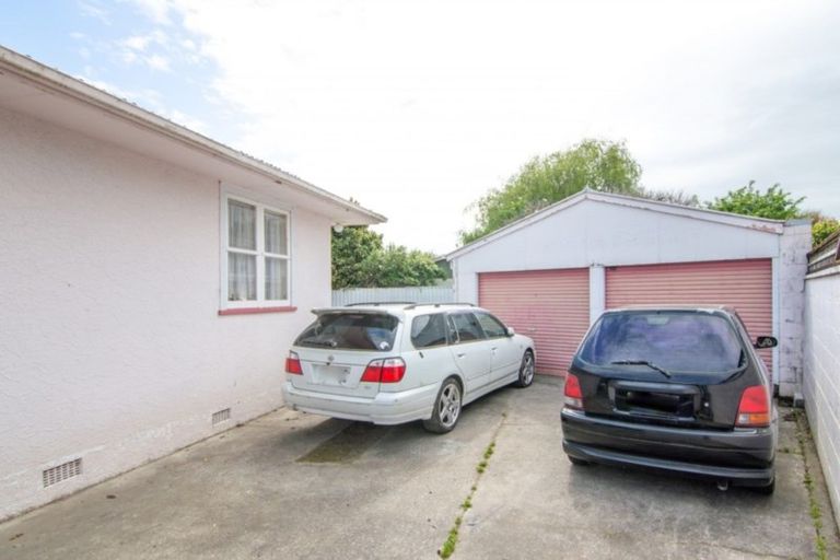 Photo of property in 27 Mokau Place, Terrace End, Palmerston North, 4410