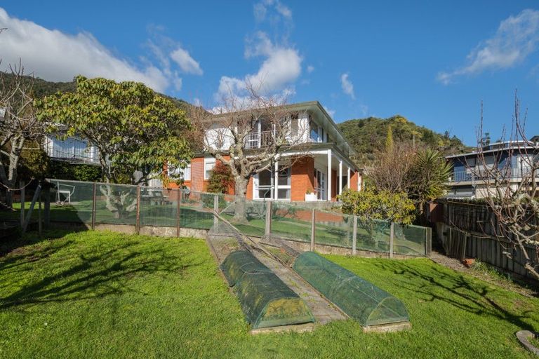 Photo of property in 6a Seaview Crescent, Picton, 7220