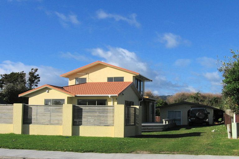 Photo of property in 60 Ngapaki Street, Waikanae Beach, Waikanae, 5036