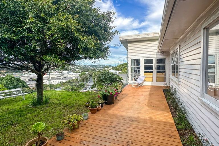 Photo of property in 67 Miramar North Road, Miramar, Wellington, 6022
