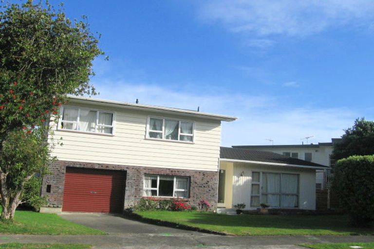 Photo of property in 32 Annan Grove, Papakowhai, Porirua, 5024