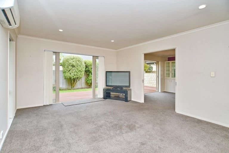 Photo of property in 9 Scarlet Lane, Redwood, Christchurch, 8051
