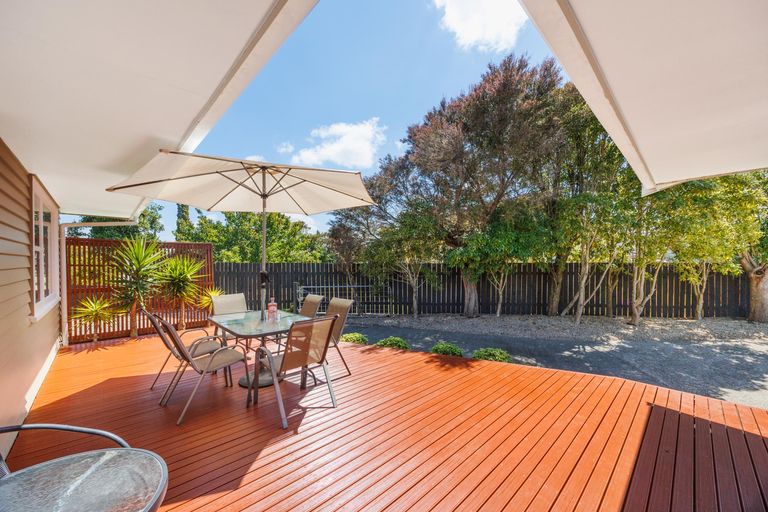 Photo of property in 14 Motuoapa Place, Kelvin Grove, Palmerston North, 4414