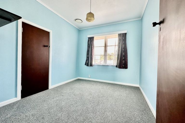 Photo of property in 15 Seddon Avenue, Papatoetoe, Auckland, 2104