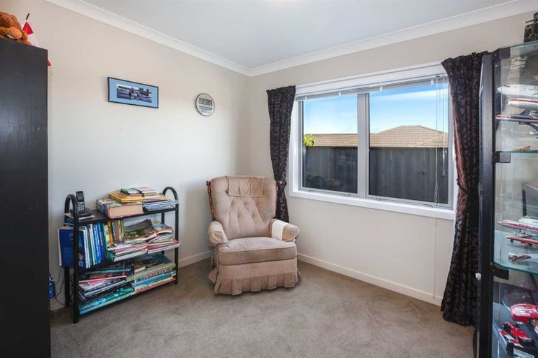 Photo of property in 7 Tasman Close, Aotea, Porirua, 5024
