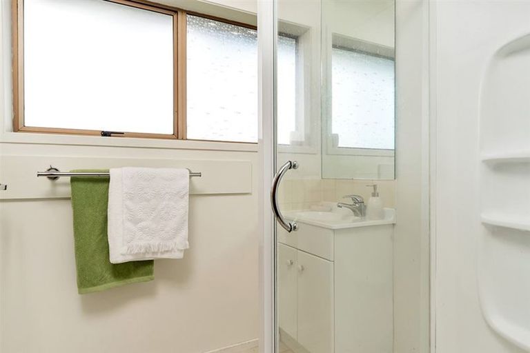 Photo of property in 1/38 Kirrie Avenue, Te Atatu South, Auckland, 0610