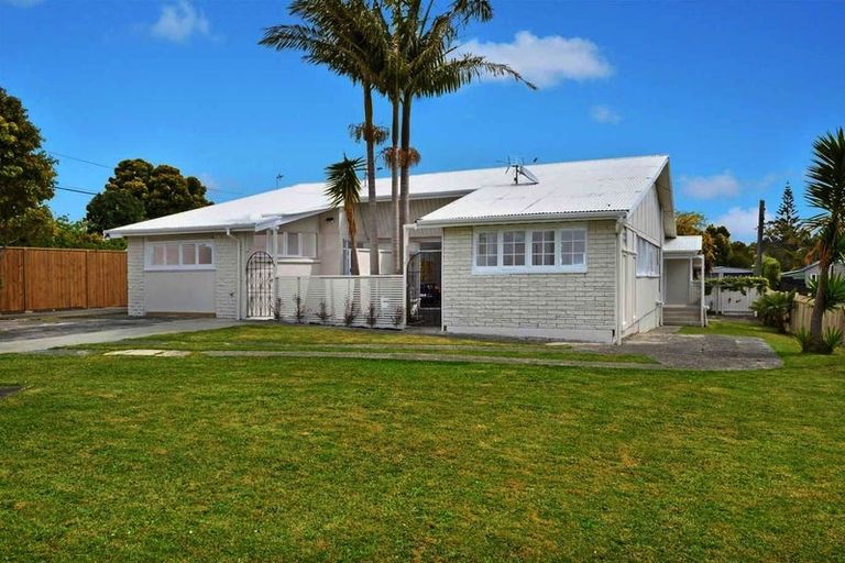 Photo of property in 24 Tiri Tiri Road, Birkdale, Auckland, 0626