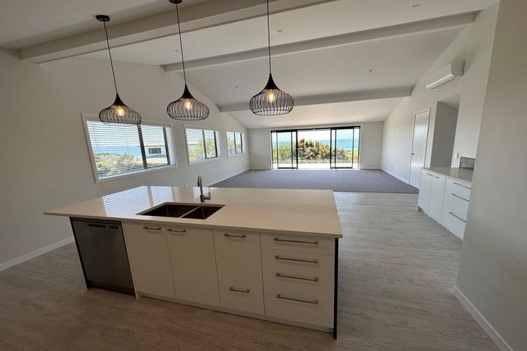 Photo of property in 77 Stratford Drive, Cable Bay, 0420